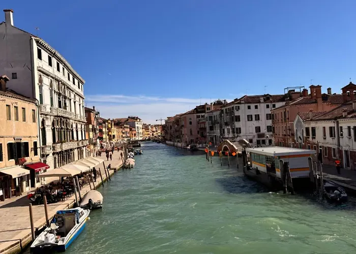 Vivere Venezia - Cozy Accommodations In The Heart Of Venice